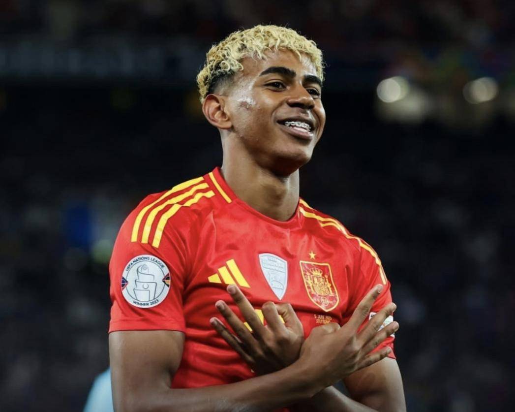 雷火电竞app-包含欧国联决赛战况激烈，球迷尽情欢呼的词条