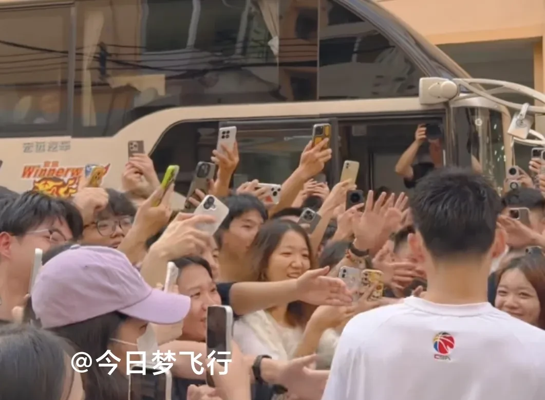 雷火电竞主播-亚洲篮球赛事引发球迷疯狂购票的简单介绍