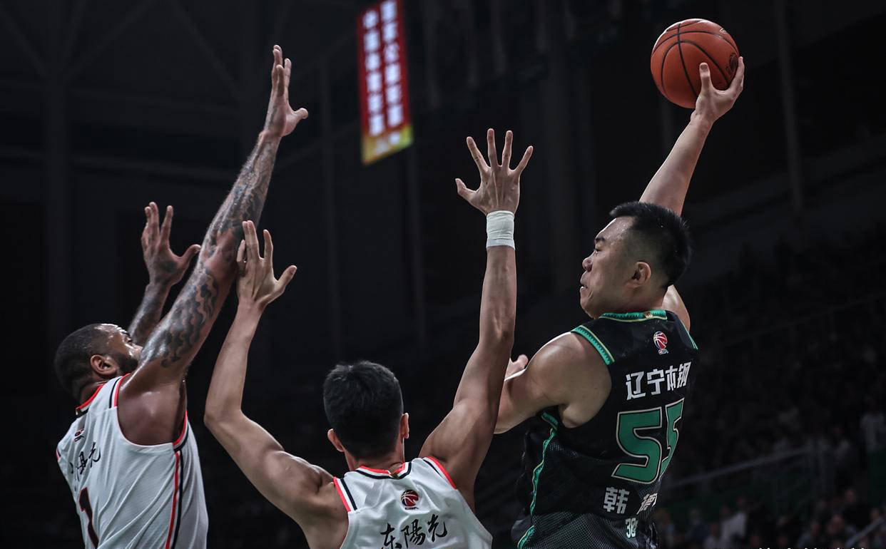 雷火电竞网站-关于大势榜首连败，球队调整战术，迎接新挑战的信息