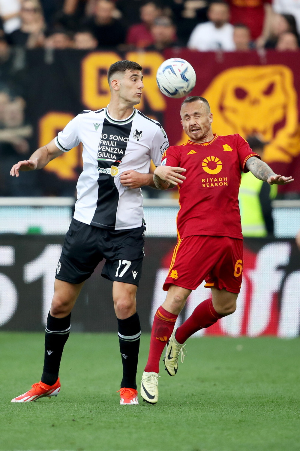 球迷热议罗马在欧冠联赛中的表现