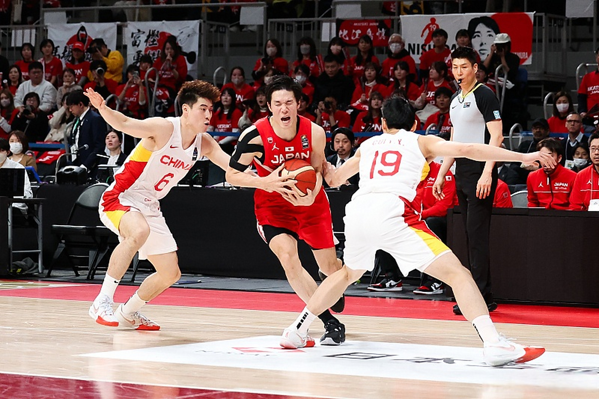 日本男篮遭遇失利，客场失利