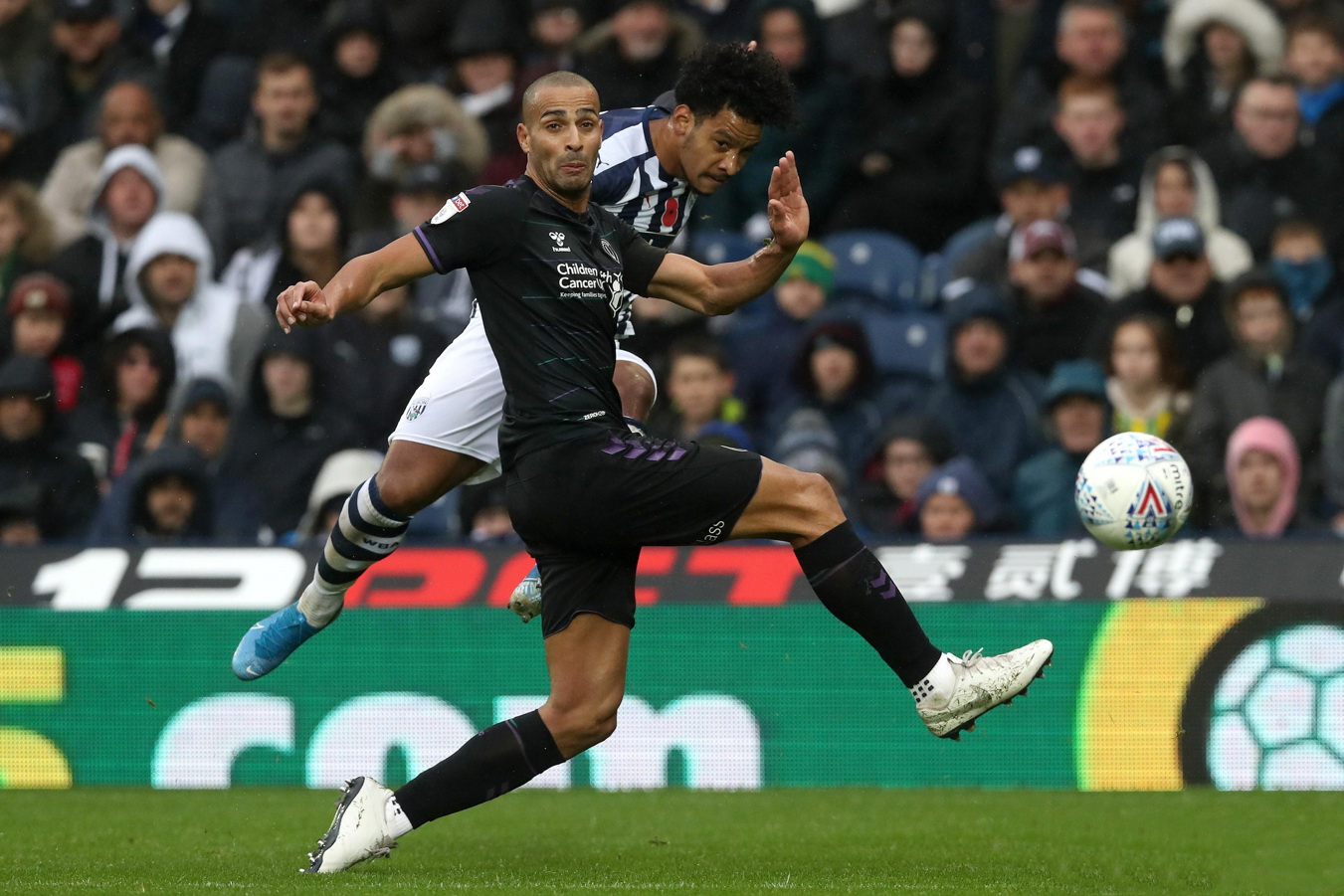 查尔顿主场逼平对手，目前保级压力减轻