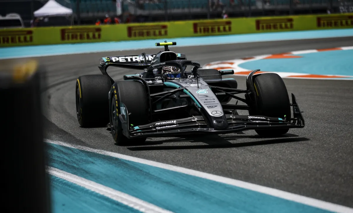 雷火电竞充值-梅赛德斯险胜索伯车队，拉塞尔点燃赛场