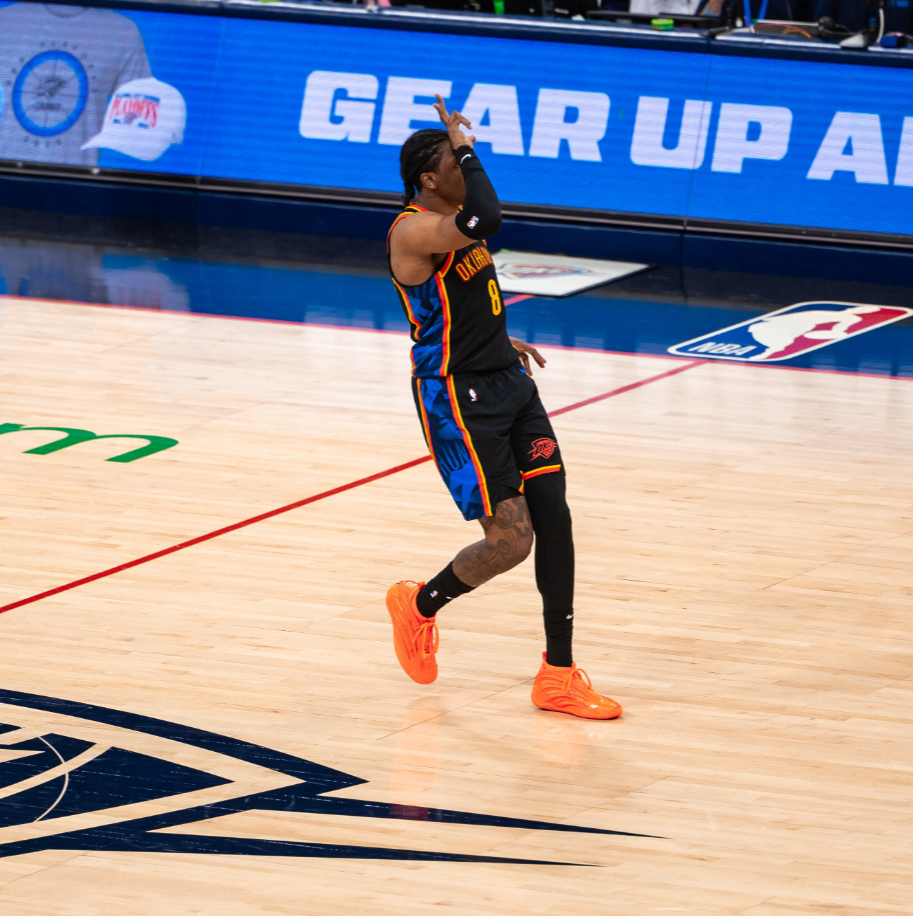 雷火电竞-雷霆横扫掘金，詹姆斯高光表现