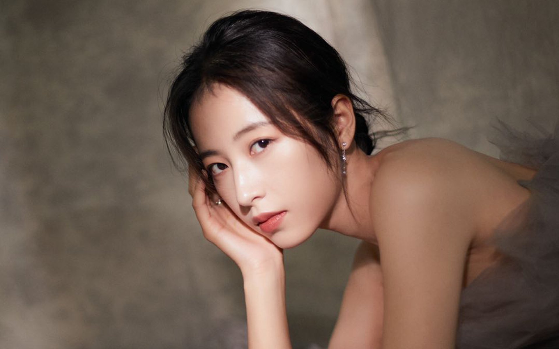 雷火电竞主播-黎明前的哨响，两个宇宙中的体育史诗