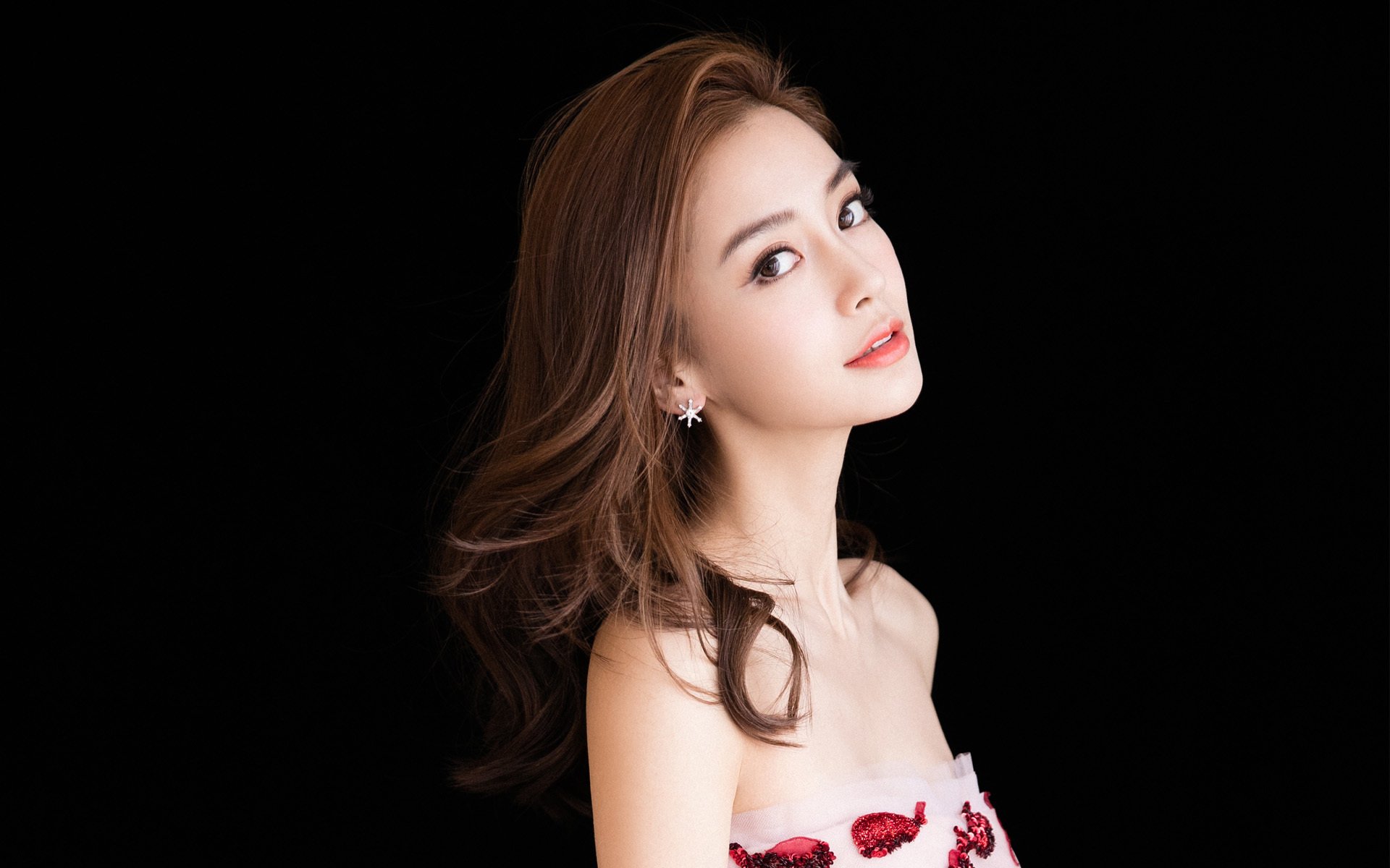 我站在柏林墙的废墟上看橙色铁骑碾过乌克兰防线